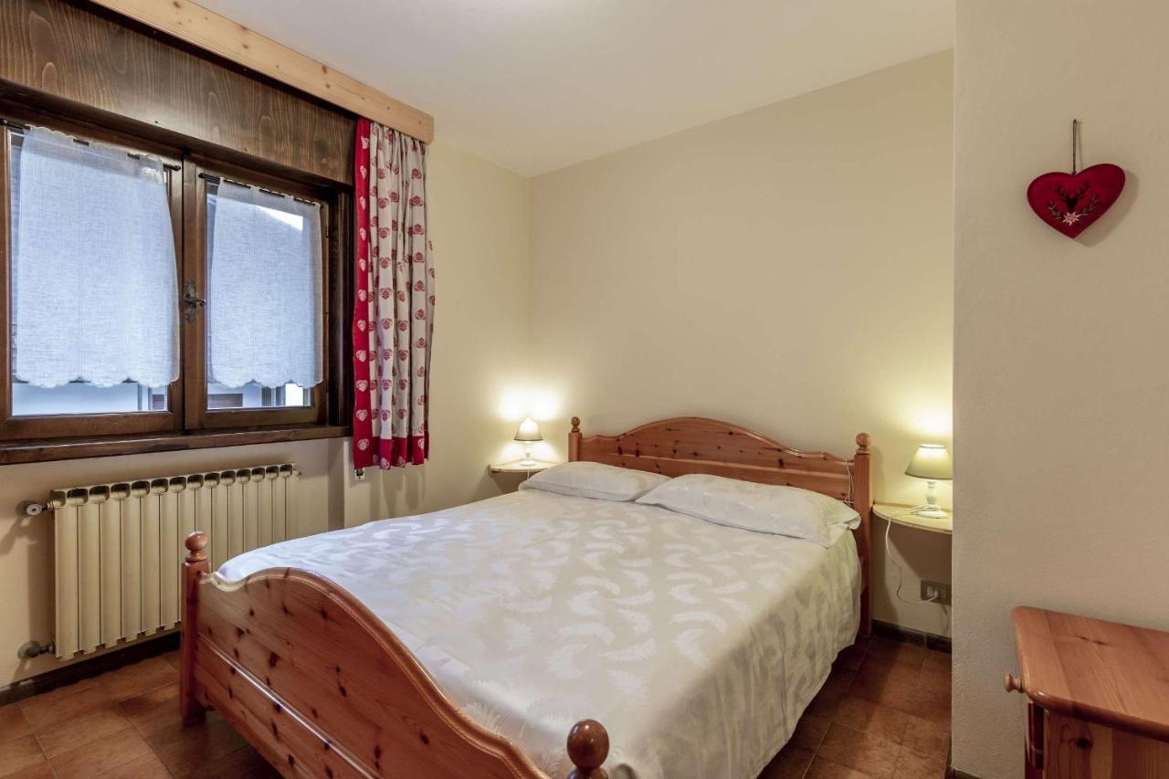 Des Alpes 2 Apartment Canazei Bagian luar foto