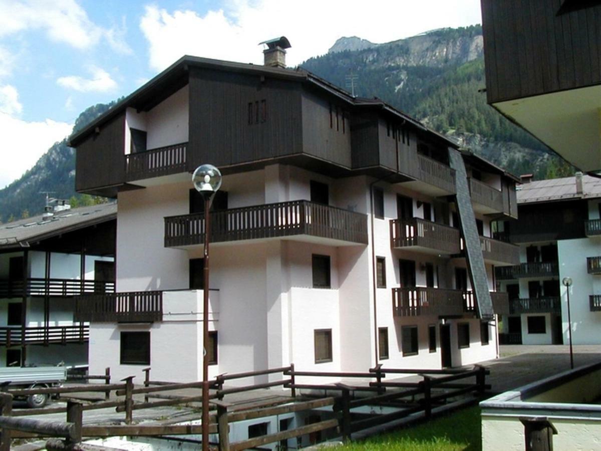 Des Alpes 2 Apartment Canazei Bagian luar foto