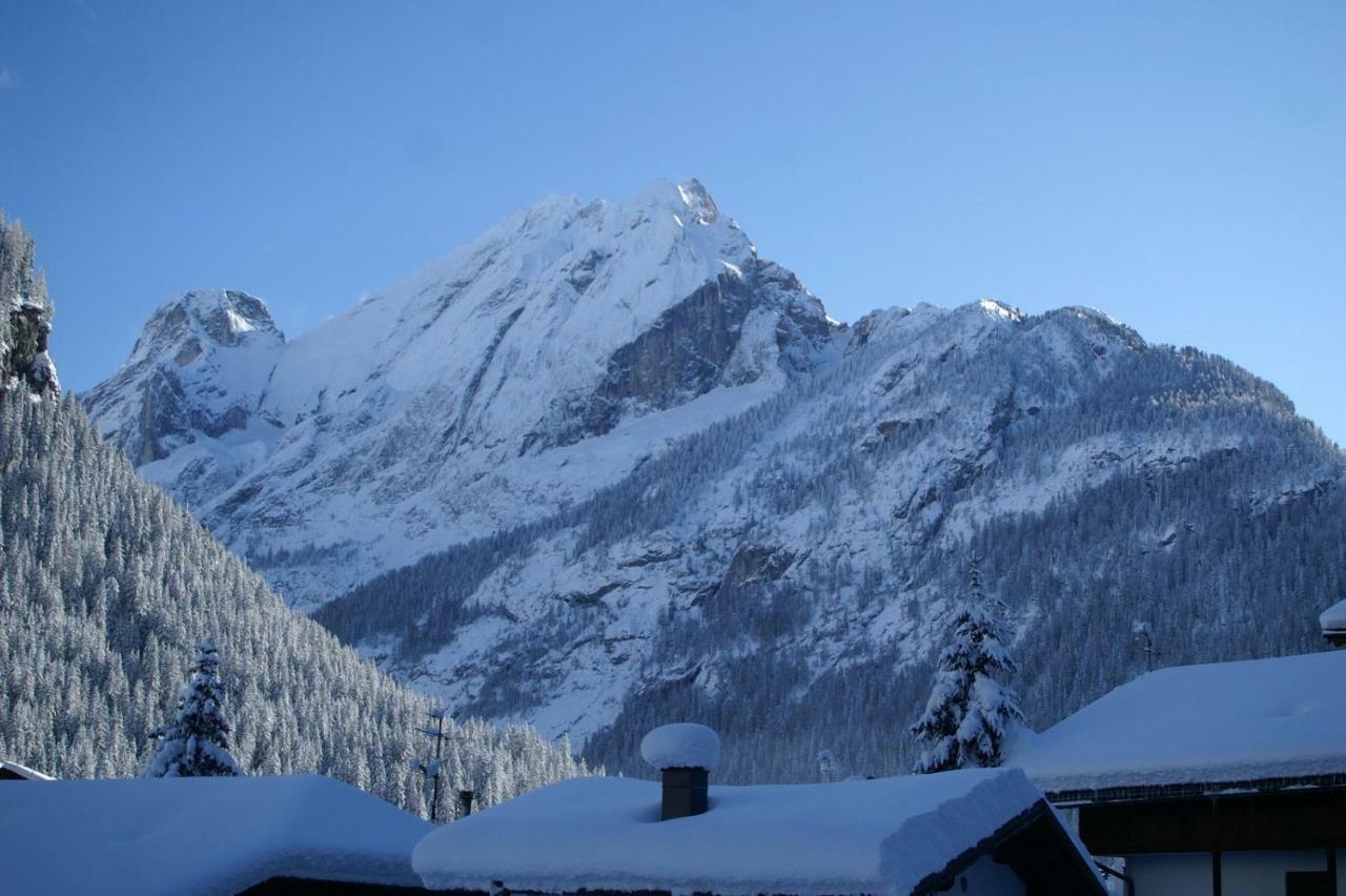 Des Alpes 2 Apartment Canazei Bagian luar foto
